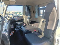 三菱ふそうファイターコンテナ専用車増トン（6t・8t）[写真24]