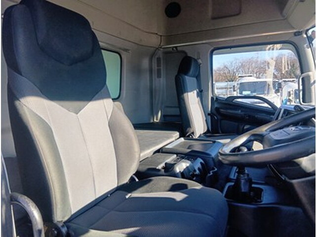 日野プロフィアトレーラーヘッド（トラクターヘッド）大型（10t）[写真18]