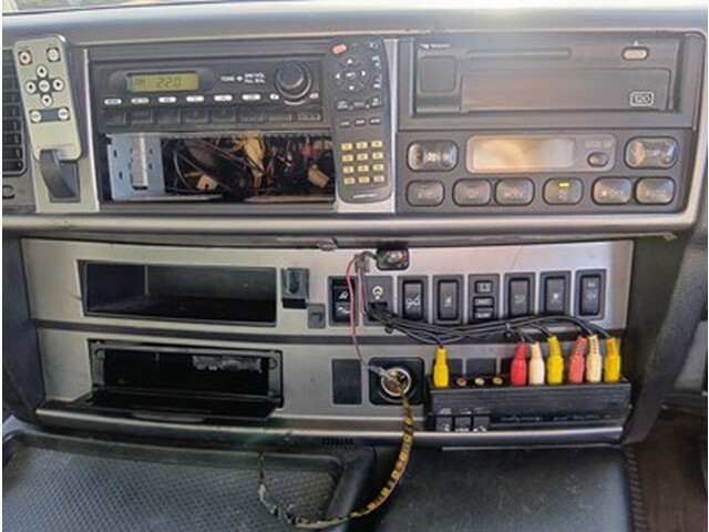 日野プロフィアトレーラーヘッド（トラクターヘッド）大型（10t）[写真23]