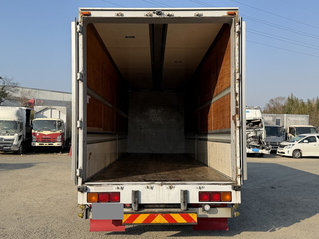 いすゞギガアルミウイング大型（10t）[写真10]