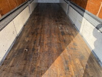 いすゞギガアルミウイング大型（10t）[写真13]