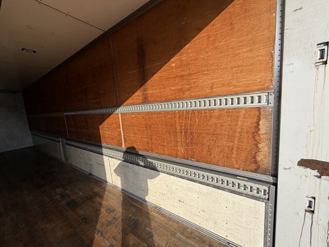 いすゞギガアルミウイング大型（10t）[写真14]