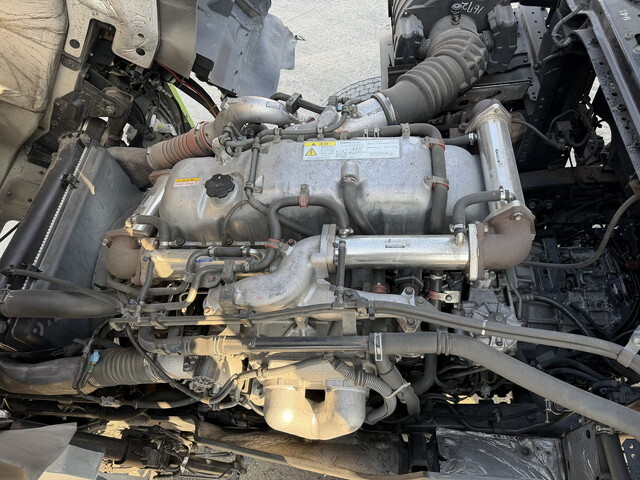 いすゞギガアルミウイング大型（10t）[写真18]