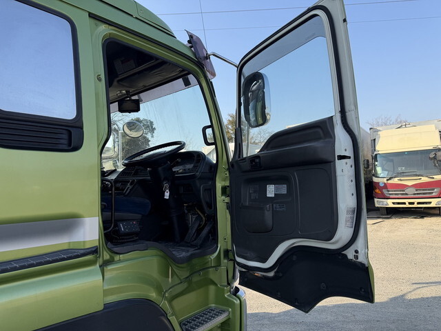 いすゞギガアルミウイング大型（10t）[写真30]