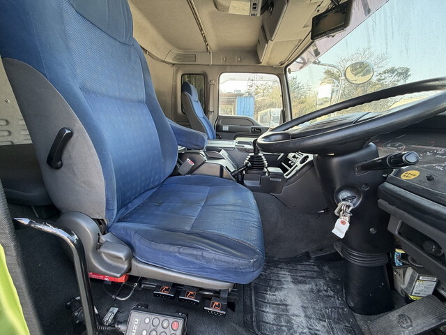 いすゞギガアルミウイング大型（10t）[写真31]