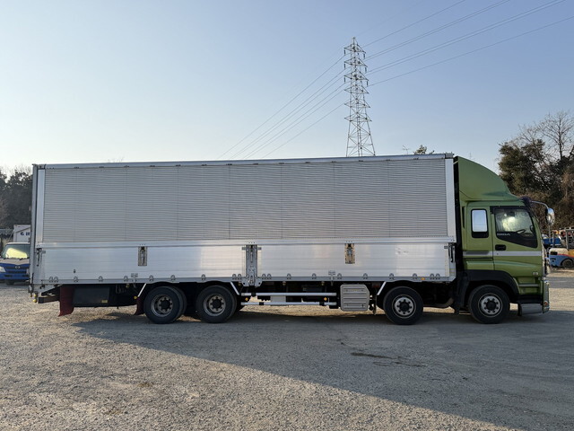 いすゞギガアルミウイング大型（10t）[写真08]