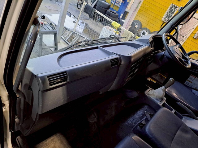 三菱ふそうファイターコンテナ専用車中型（4t）[写真28]