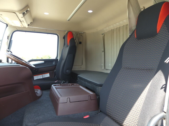 日野プロフィアトレーラーヘッド（トラクターヘッド）大型（10t）[写真11]