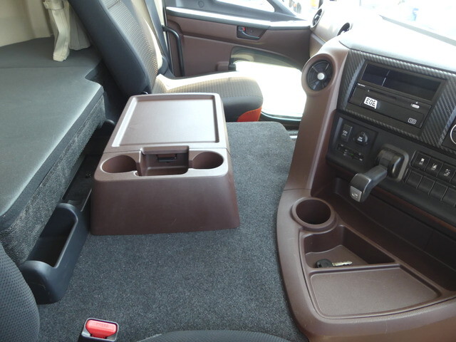 日野プロフィアトレーラーヘッド（トラクターヘッド）大型（10t）[写真03]