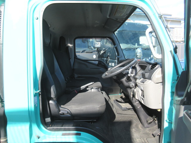 三菱ふそうキャンターアルミバン小型（2t・3t）[写真10]