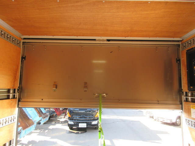 三菱ふそうキャンターアルミバン小型（2t・3t）[写真32]