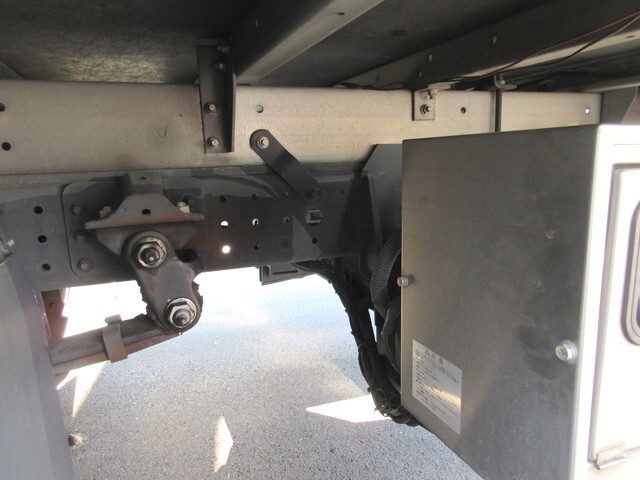 三菱ふそうキャンターアルミバン小型（2t・3t）[写真08]