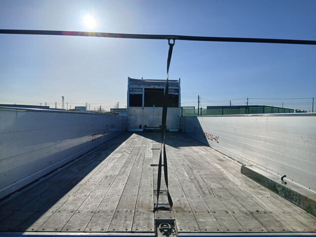 三菱ふそうスーパーグレートアルミブロック大型（10t）[写真12]