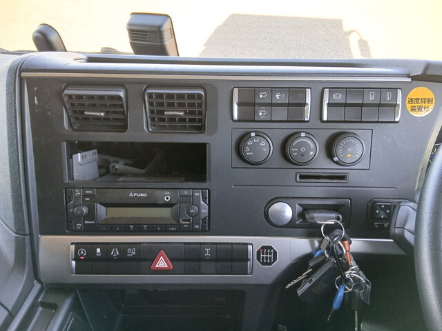 三菱ふそうスーパーグレートアルミブロック大型（10t）[写真28]