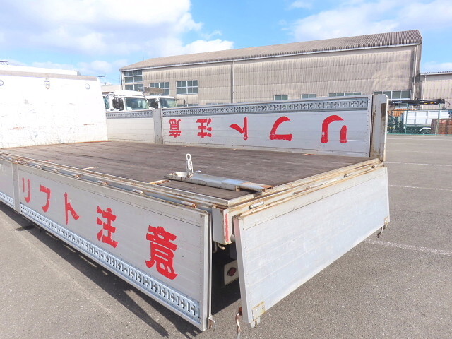 三菱ふそうファイターアルミブロック中型（4t）[写真28]