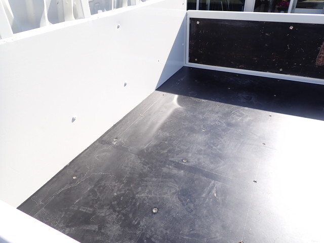 日野デュトロ平ボディ小型（2t・3t）[写真13]