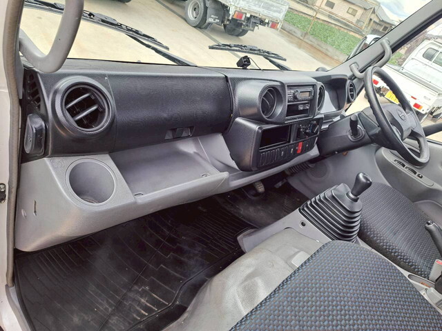 日野デュトロ平ボディ小型（2t・3t）[写真11]