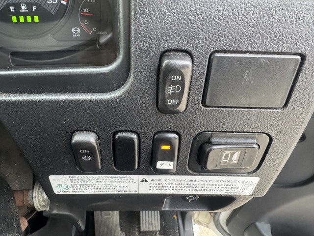 三菱ふそうファイターアルミウイング中型（4t）[写真10]