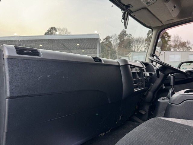 三菱ふそうファイターアルミウイング中型（4t）[写真15]