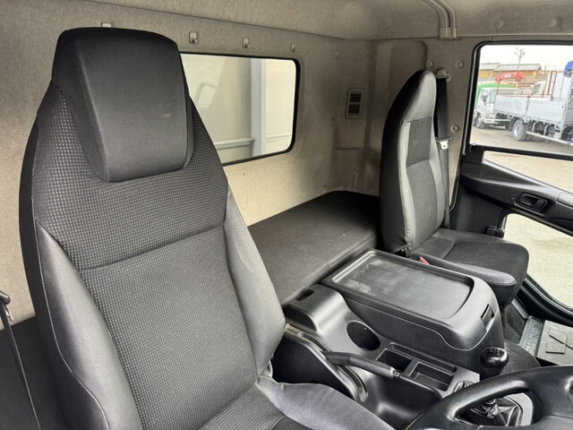 三菱ふそうファイターアルミウイング中型（4t）[写真05]