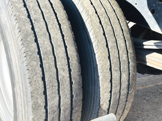 いすゞエルフ平ボディ小型（2t・3t）[写真13]