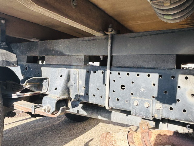 いすゞエルフ平ボディ小型（2t・3t）[写真14]