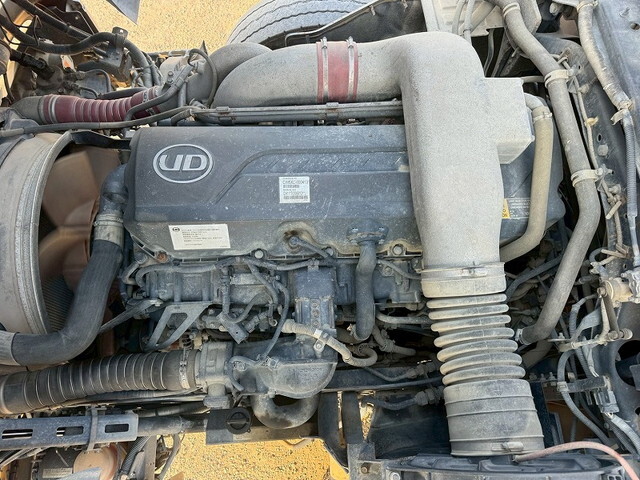 UDトラックスクオンダンプ大型（10t）[写真12]