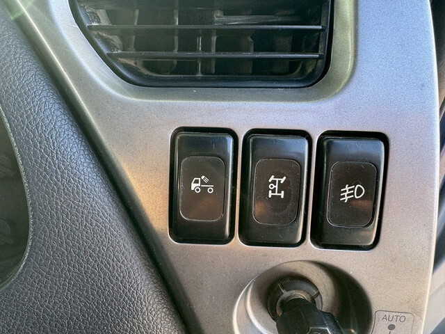 UDトラックスクオンダンプ大型（10t）[写真15]