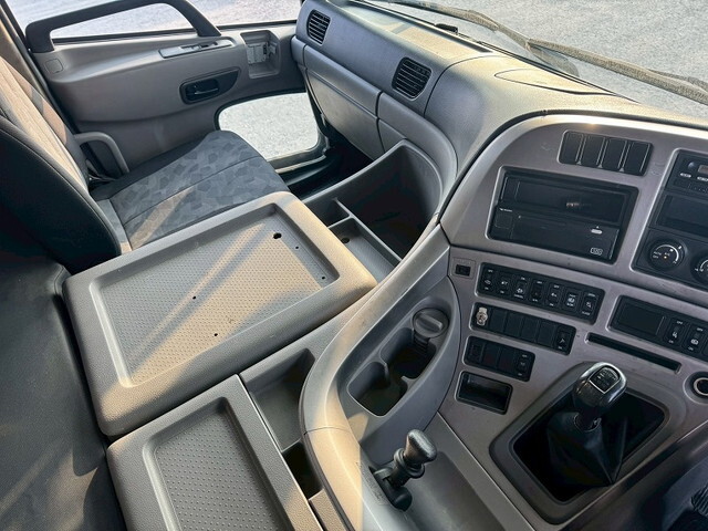 UDトラックスクオンダンプ大型（10t）[写真18]