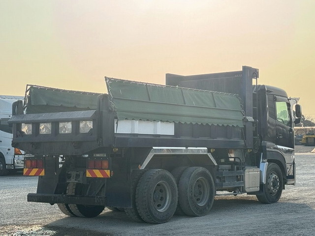 UDトラックスクオンダンプ大型（10t）[写真02]