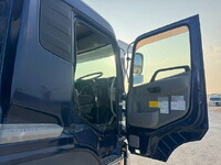 UDトラックスクオンダンプ大型（10t）[写真23]