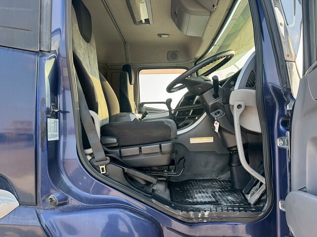 UDトラックスクオンダンプ大型（10t）[写真23]