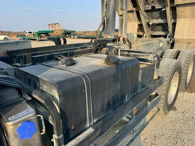 UDトラックスクオンダンプ大型（10t）[写真31]