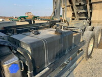 UDトラックスクオンダンプ大型（10t）[写真32]