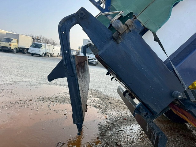 UDトラックスクオンダンプ大型（10t）[写真39]