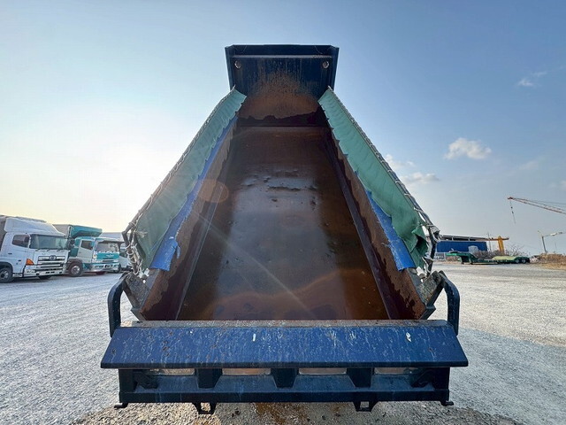 UDトラックスクオンダンプ大型（10t）[写真07]