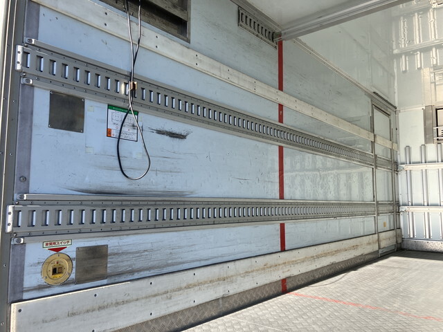 いすゞフォワード冷凍車（冷蔵車）中型（4t）[写真13]