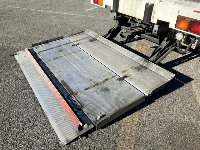 いすゞフォワード冷凍車（冷蔵車）中型（4t）[写真23]