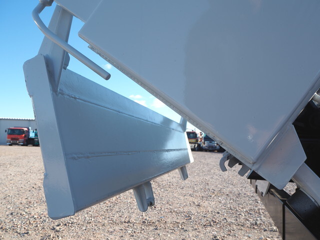 いすゞエルフクレーン3段小型（2t・3t）[写真27]