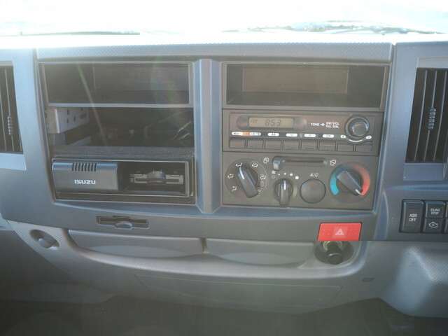 いすゞエルフクレーン3段小型（2t・3t）[写真39]