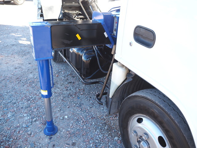 いすゞエルフクレーン3段小型（2t・3t）[写真08]