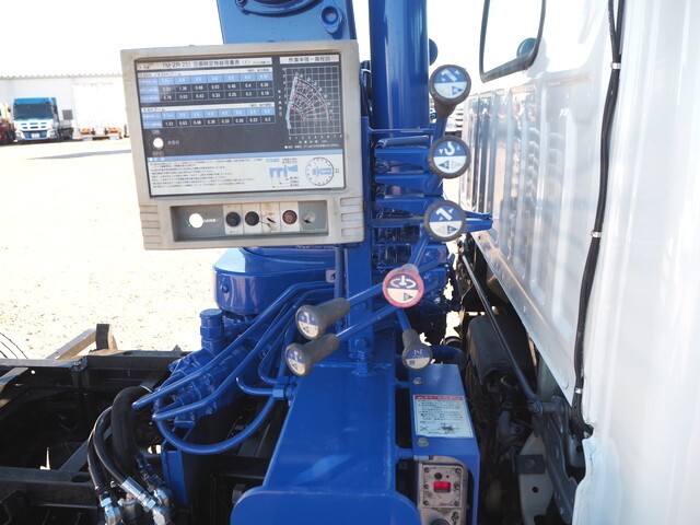 いすゞエルフクレーン3段小型（2t・3t）[写真09]