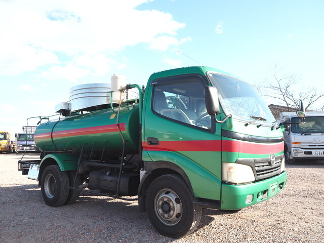 日野デュトロバキュームカー小型（2t・3t）[写真01]