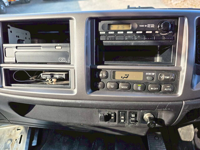 日野レンジャータンク車（タンクローリー）中型（4t）[写真24]