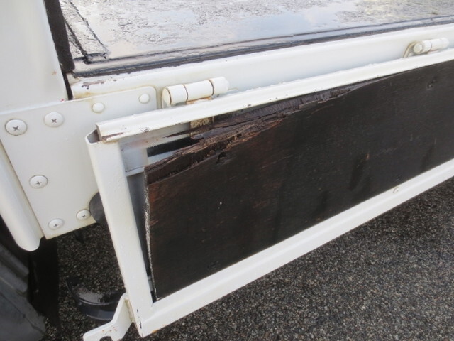 日野レンジャー平ボディ中型（4t）[写真16]