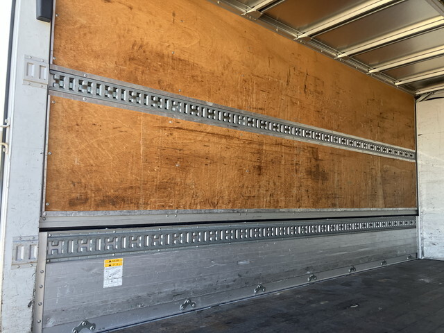 三菱ふそうキャンターアルミウイング小型（2t・3t）[写真13]