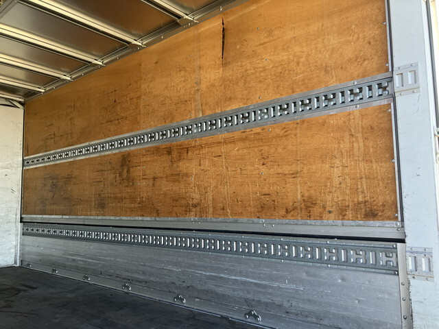 三菱ふそうキャンターアルミウイング小型（2t・3t）[写真14]