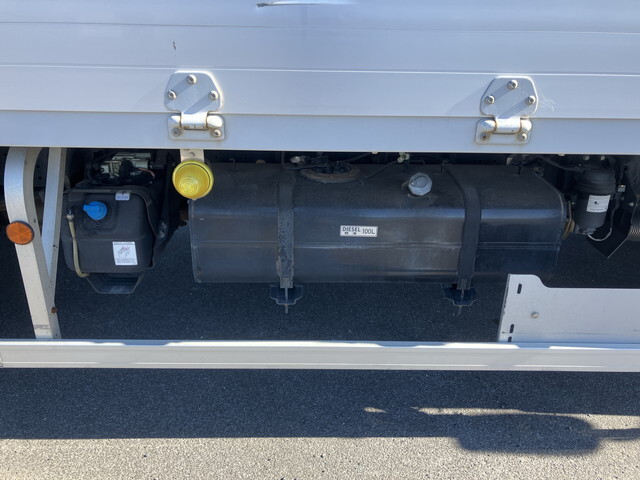 三菱ふそうキャンターアルミウイング小型（2t・3t）[写真22]