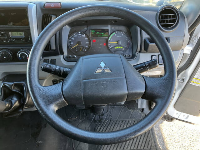 三菱ふそうキャンターアルミウイング小型（2t・3t）[写真34]