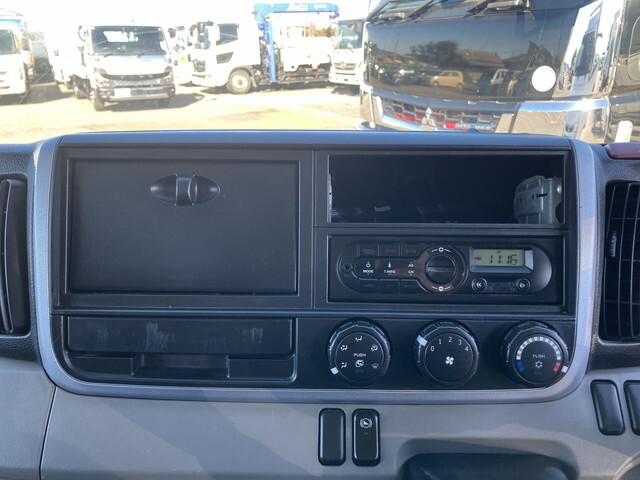 三菱ふそうキャンターアルミウイング小型（2t・3t）[写真36]